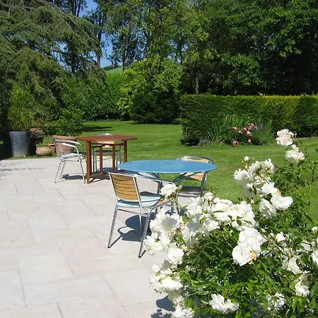 Manoir De Graincourt Bed and Breakfast